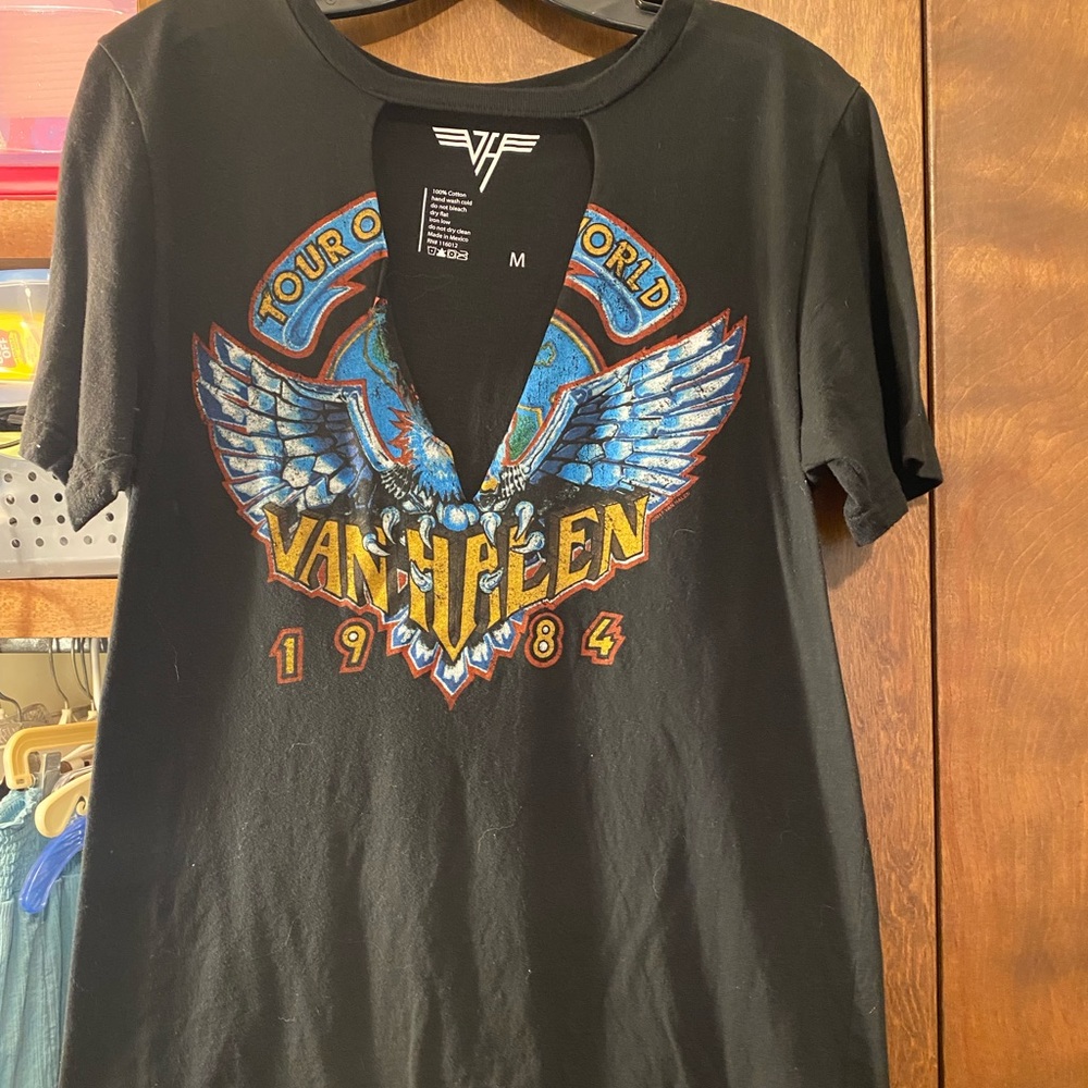 women’s tee